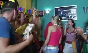 J'espère qu'ils ne pas film x lesbienne en francais nous attraper! Public baise dans le centre commercial