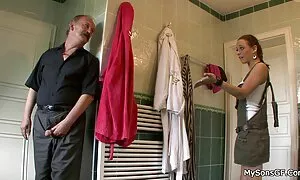 Formé à l'art du sexe et aime regarder un film x en streaming jouer pour son patron