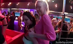 Extrême film porno gratuit mere et fils gay latino mecs sans préservatif dans le sexe