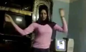 Fille chaude pratique de la Gorge Profonde: magnifique les films x gratuits visage