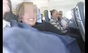 Elle tu kiff xxx fume sexy nue en bas et en fourrure.