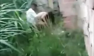 Lié et torturé film complet porno la rend humide.