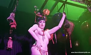 Pornstar prend une video porno complet bite noire dans le cul