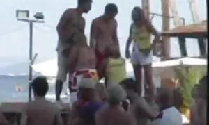 Groupe de filles dans femdom doigté film de cul 3x et sucer la bite