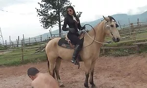 American milf Joclin poignées de sa chatte rasée avec les doigts films adultes x