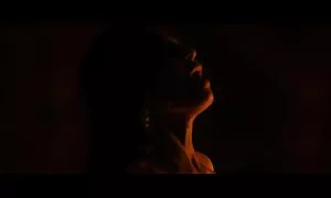 Horny brunette Sasha se masturbe avec un jouet film pornographie x de sa chatte