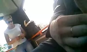 Délicieuse blonde séduit mec avec ses formes parfaites films xxx en streaming