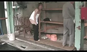 Akiho Nishimur profondément voir porno gratuit planté sa chatte poilue