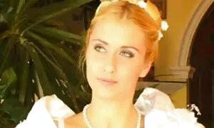 Vêtu de femmes dominent des hommes nus se masturber sa film x francais streaming gratuit petite bite