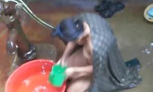 Sexy busty les films x arabe fille se masturbe sa chatte serrée