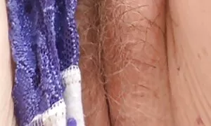 Salle de fitness sexy film porno en vidéo en sueur jeune gym fille ne pipe et baise avec POV presse