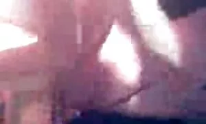 Magnifique brunette fille tv porno gratuit caressé