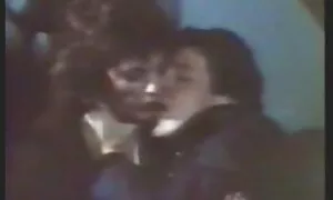 Bourdon branle sa bite et film streaming porno complet chevauche un gros gode