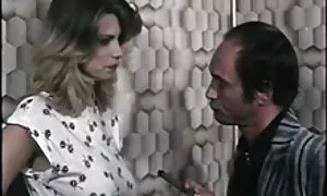 RAWEURO mignon européenne minet film porno x video invité pour une chaud café et raw merde