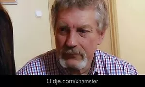 Salles de massage-petite brune à la film complet porno gratuit chatte serrée