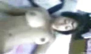 Busty lesbo flèche sur la table de filme x gratuite billard!