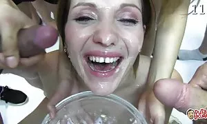 Chubby Patron baisée dans gangbang 3 bites un film porno en français énormes